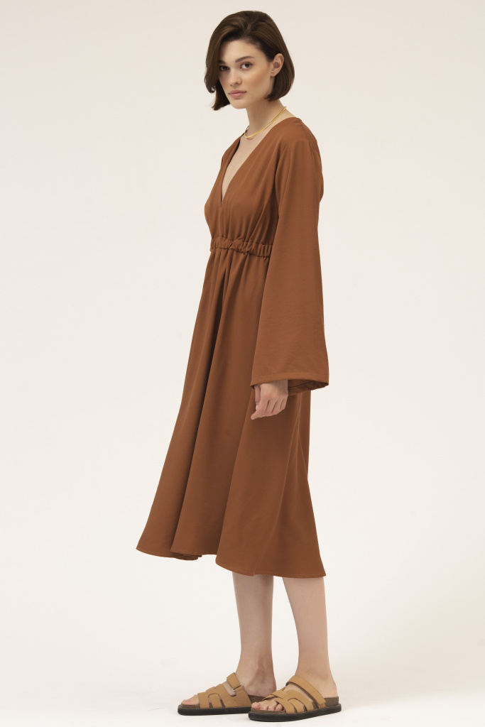 INSPIRE Платье-миди с глубоким вырезом (коричневый)