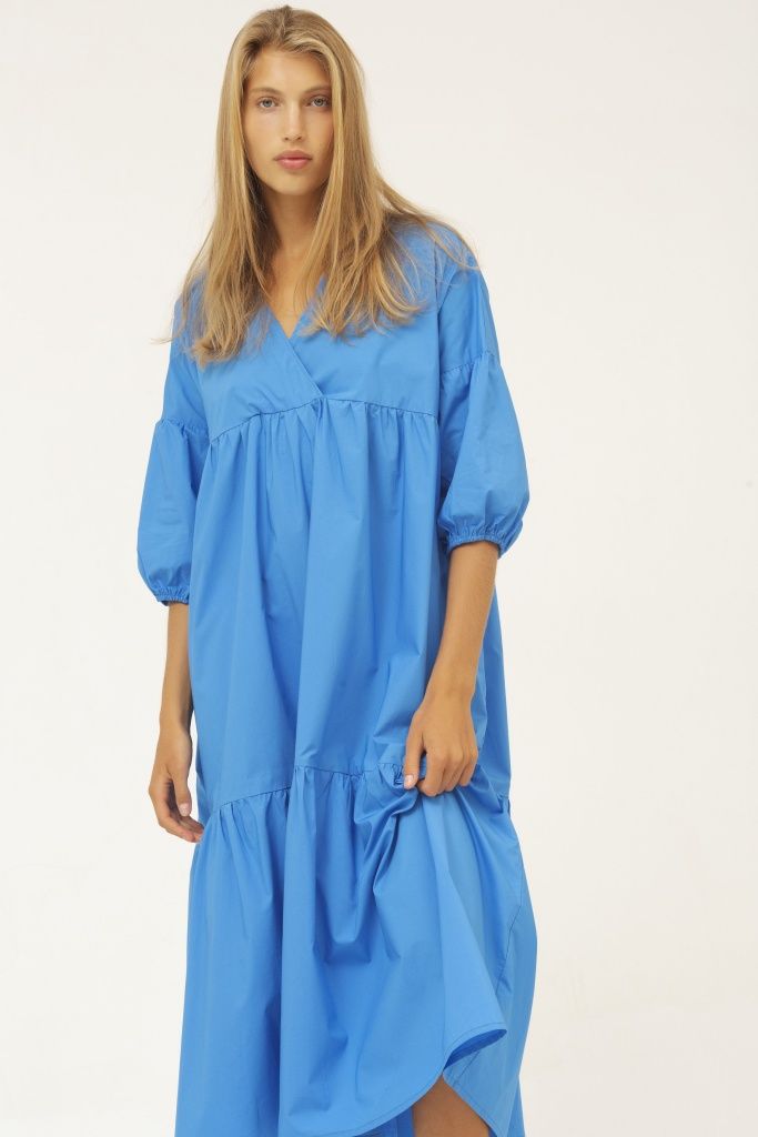 INSPIRE Платье-миди ярусное с V-вырезом (синий)