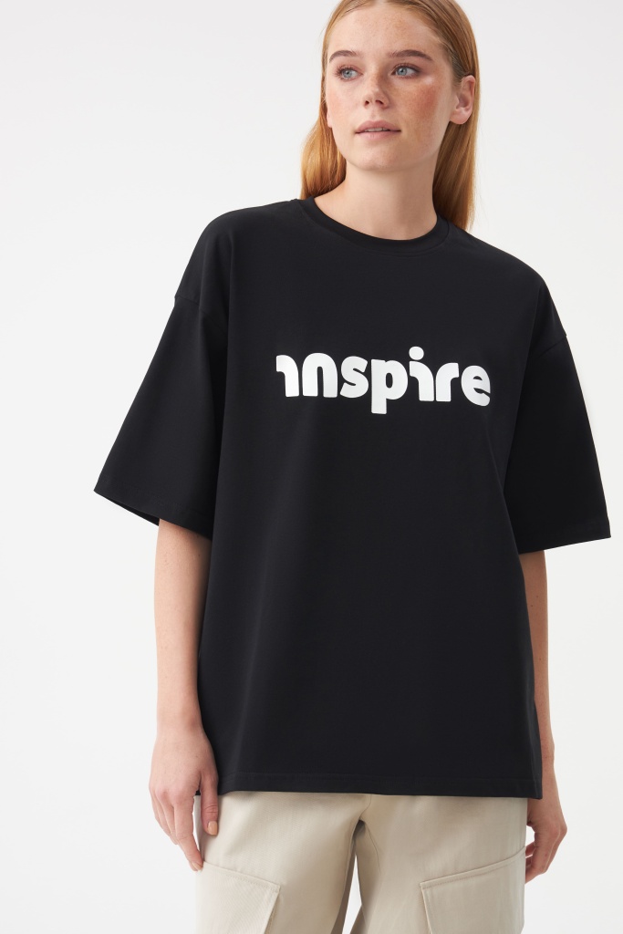 INSPIRE Футболка оверсайз с надписью "Inspire" (черный)