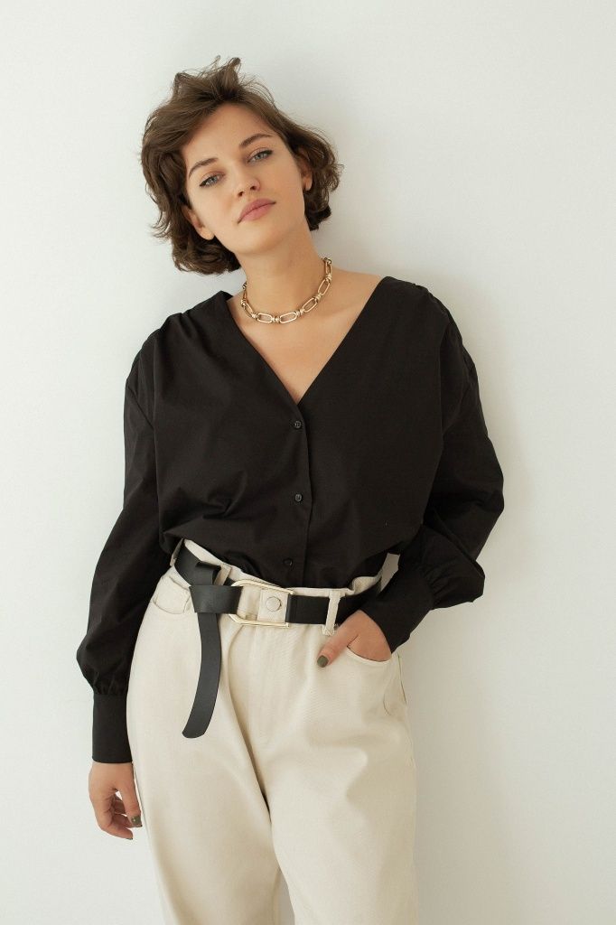 INSPIRE Блуза со сборкой на плечах (черный)