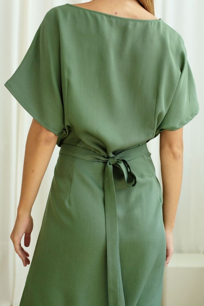 INSPIRE Платье с цельнокроеным рукавом и поясом (хаки)