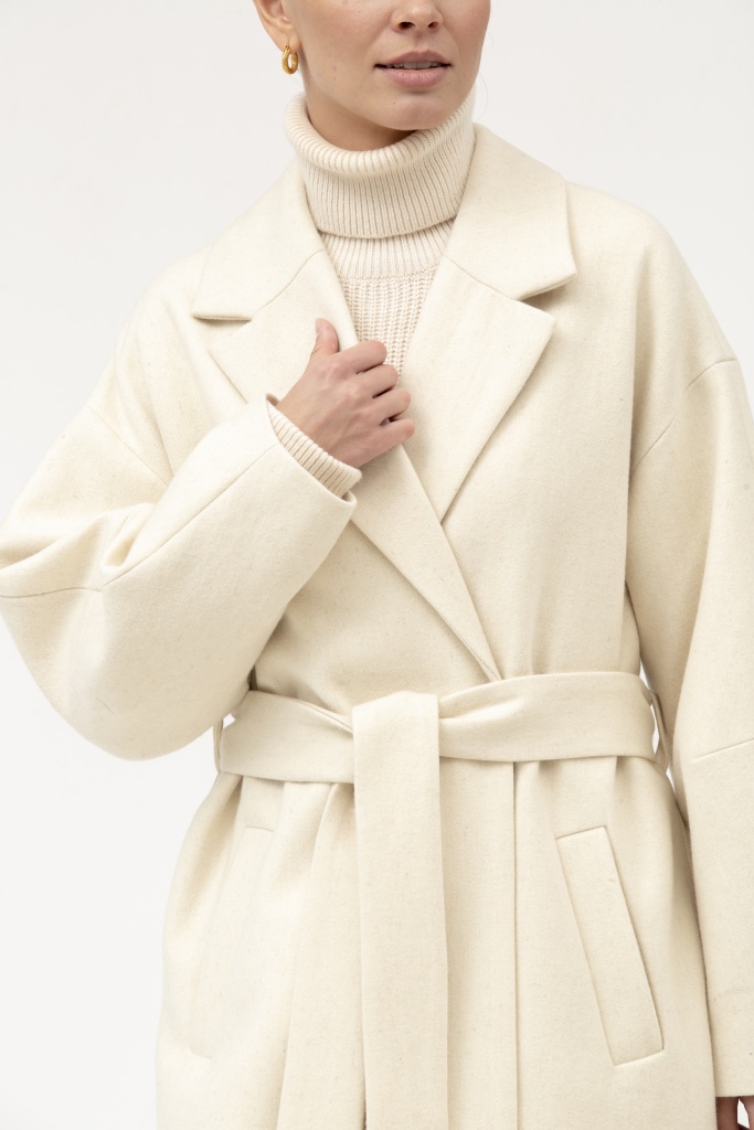 INSPIRE Пальто-халат удлиненное с классическим воротником (молочный)