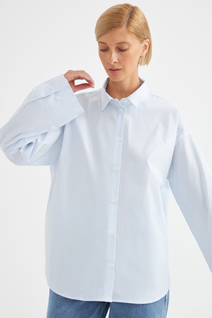 INSPIRE Рубашка базовая со свободным рукавом (бело-голубой)