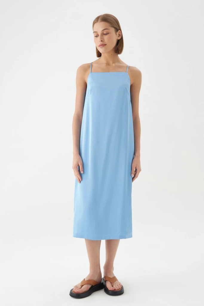 INSPIRE Платье-комбинация длины миди с завязками на спине (небесный)